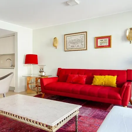 Apartment Plum Guide - Candy Apple Lisbon